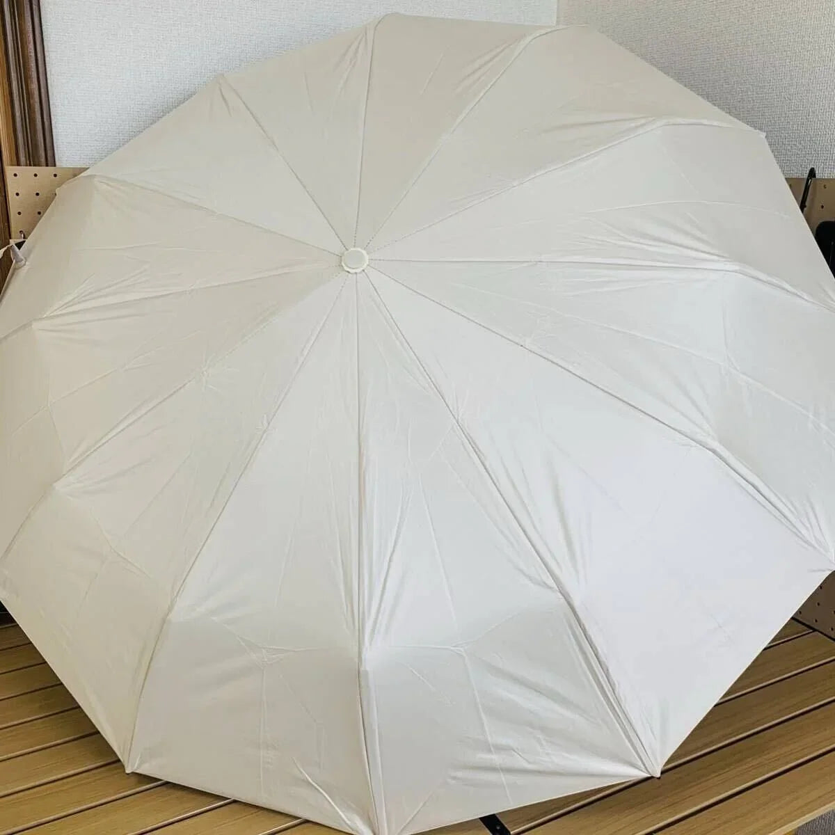 Le Parapluie Révolutionnaire à Boucle – Anti-Vent, Chic & Inversé