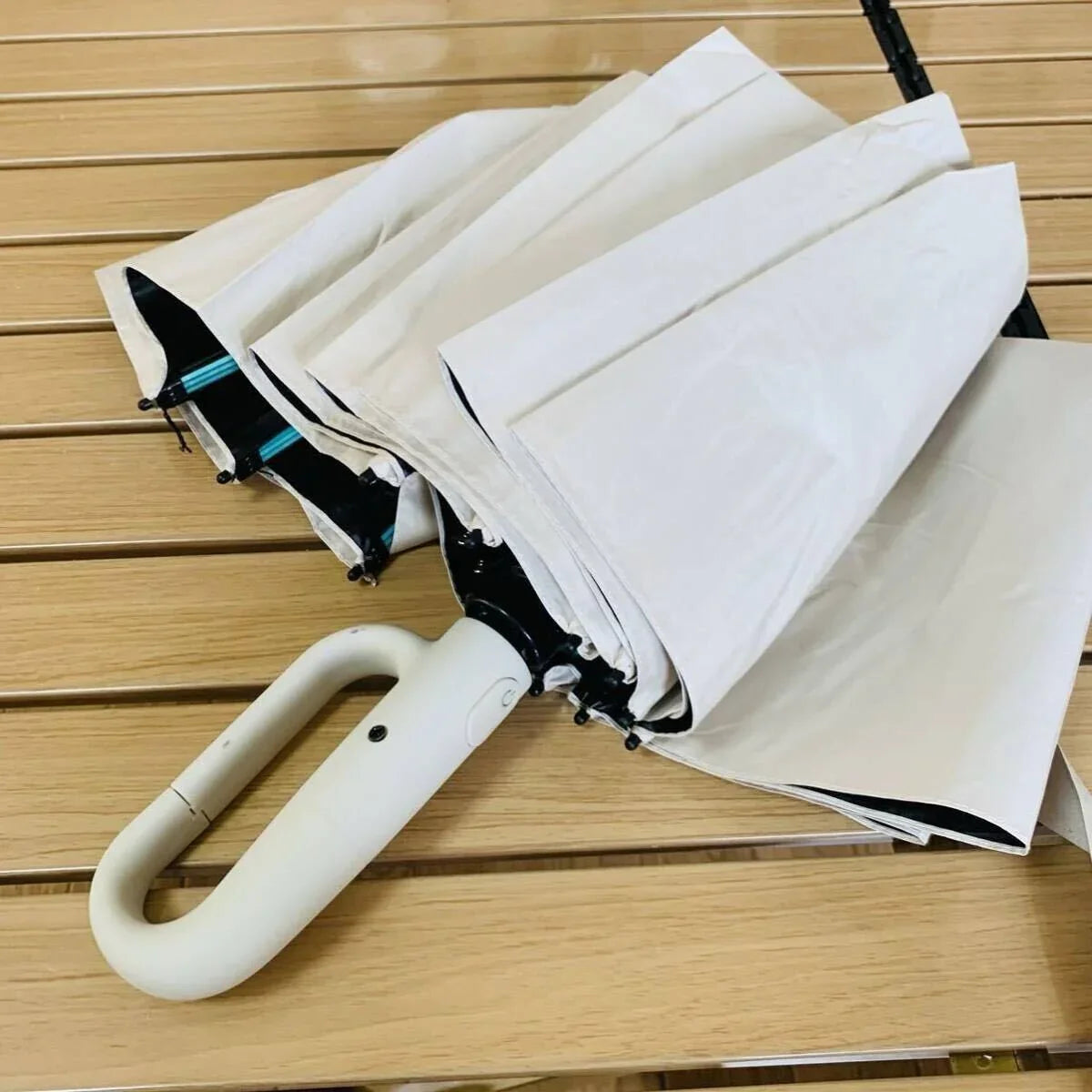 Le Parapluie Révolutionnaire à Boucle – Anti-Vent, Chic & Inversé