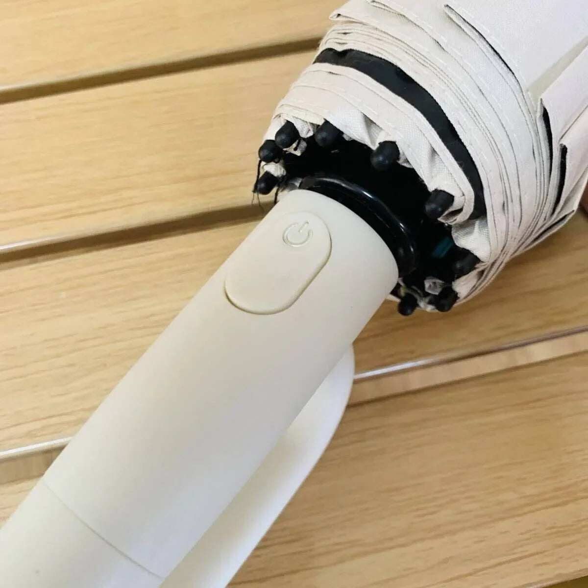 Le Parapluie Révolutionnaire à Boucle – Anti-Vent, Chic & Inversé